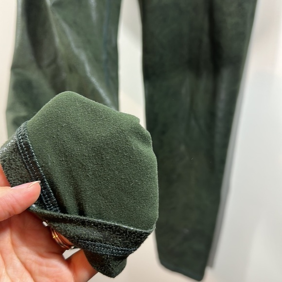 Offline by Aerie Size Large Green Sheen Black Crackle Soft Stretch Leggings - Picture 6 of 9